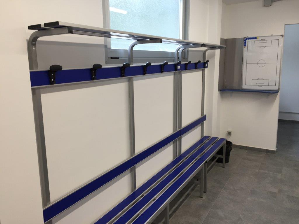 PANCA SPOGLIATOIO – ALLUMINIO SEZ. QUADRA | COMPLETA CON APPENDIABITI E PIANOBORSE
