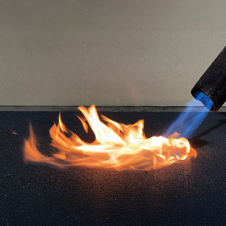 MATTONELLA IN GOMMA - REAZIONE AL FUOCO BFL-S1 | 20 - 30 MM - vista e applicazione del prodotto