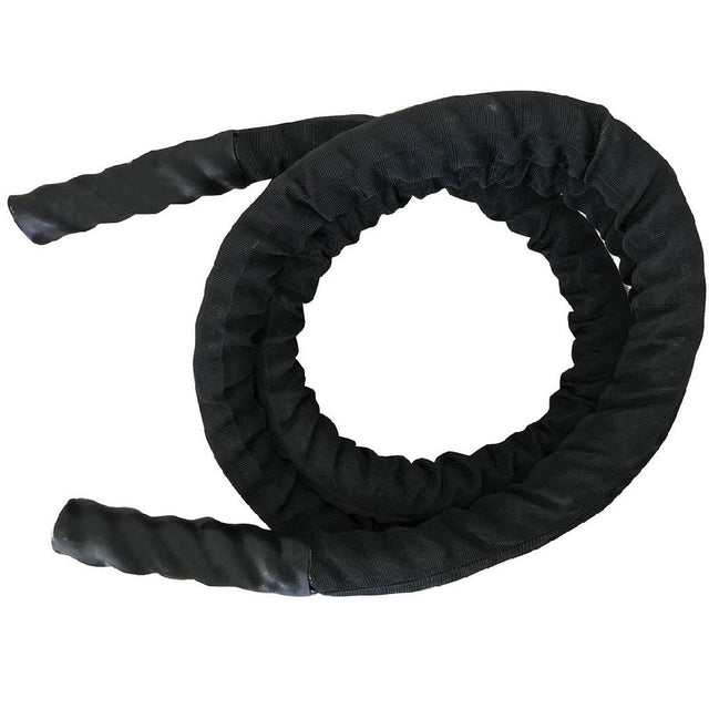 Toorx Battle Rope con guaina in nylon e impugnature su sfondo bianco
