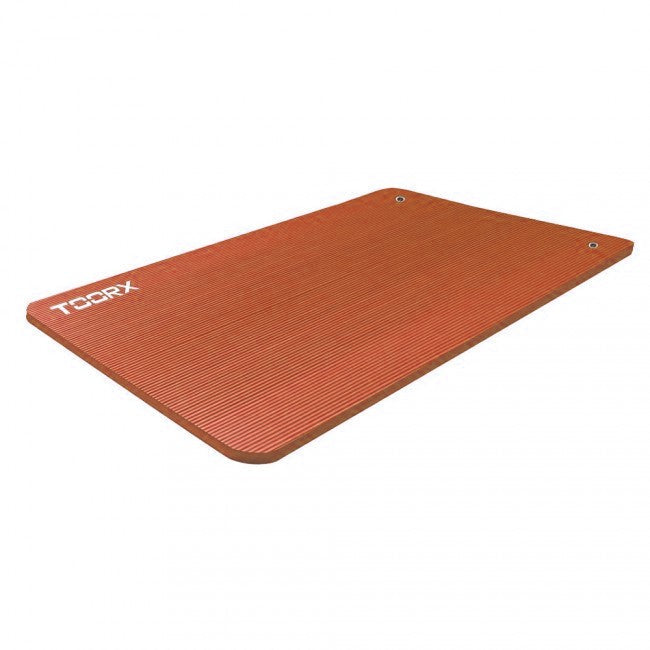 Toorx MAT-101PRO su sfondo bianco